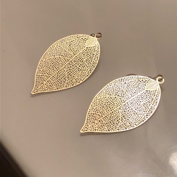Forever 21 Jewelry - WOMEN’S FOREVER 21 GOLDEN LEAF EARRINGS
